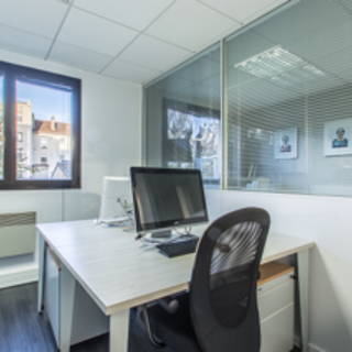 Bureau privé 12 m² 2 postes Coworking Rue Edouard Nieuport Suresnes 92150 - photo 2